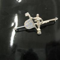 Giraldillo alfiler en plata. Regalo de protocolo en Sevilla