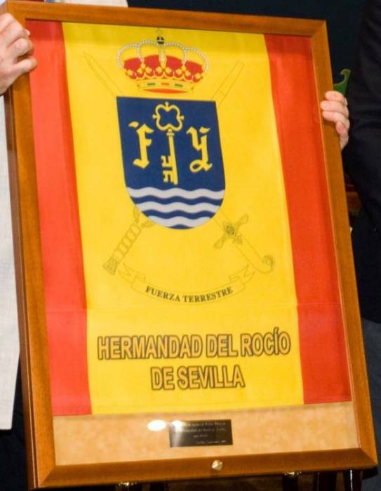 Bandera para regalo. Obsequiada a la Hermandad del rocío de Sevilla