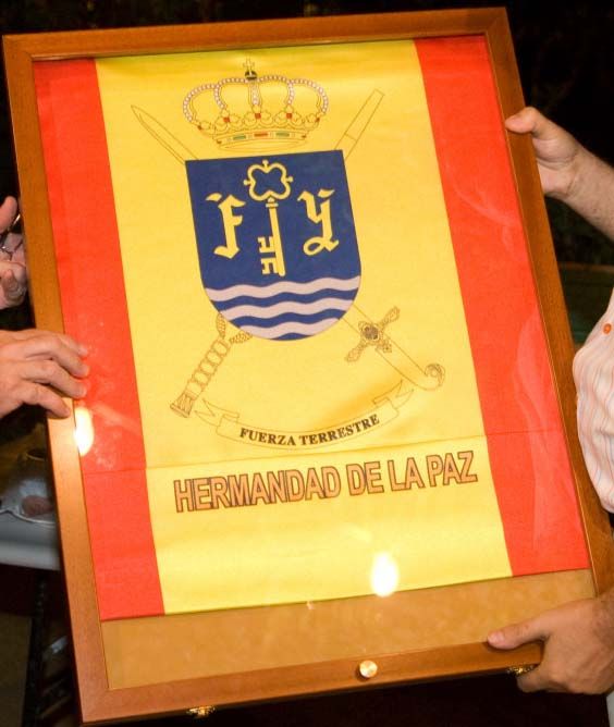 Bandera para regalo. Obsequiada a la Hermandad de la Paz