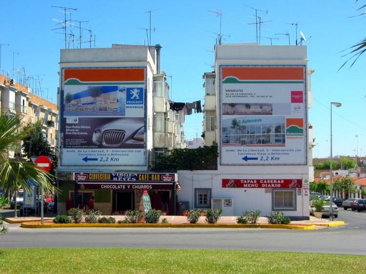 Cartel lona publicitaria de Gran formato. Autonovo, Catsa, Motrisa, Vanauto Nissan Dos Hermanas Sevilla.