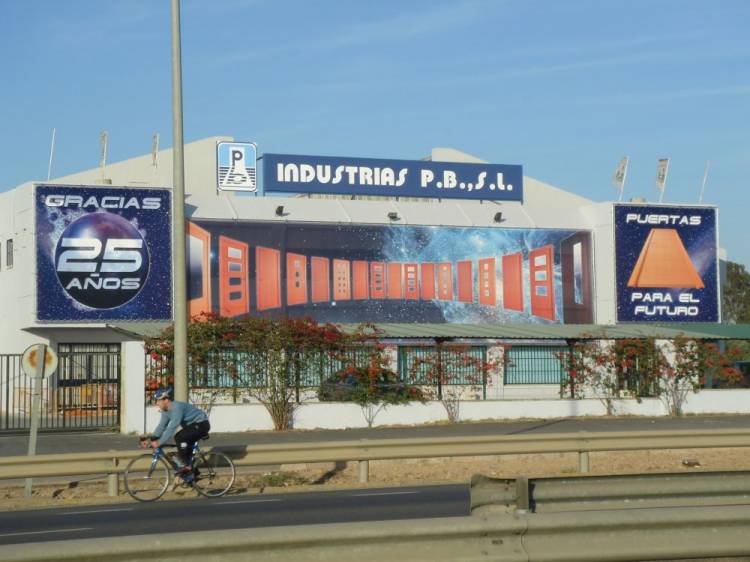 Cartel lona publicitaria de Gran formato. Industrias PB ( Puertas Bellavista )