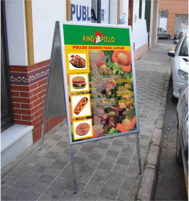 Fabricación y rotulación de cartel Kin Pollo Bípode + Impresión digital Sevilla