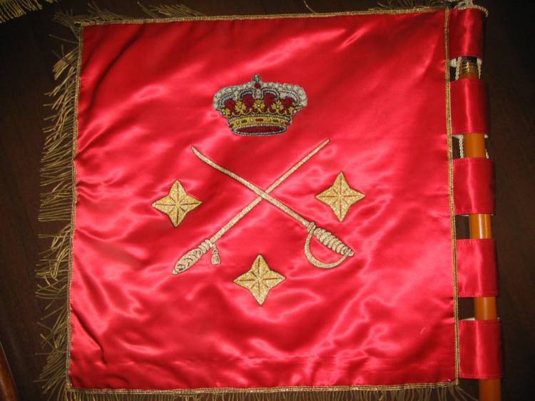 Guión Banderín bordado sobre tela de raso. Teniente General Sevilla