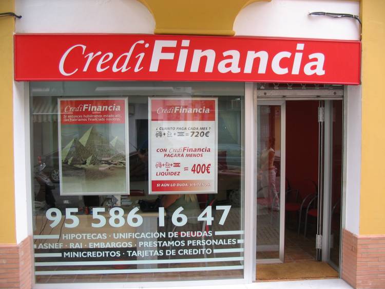 Luna Credifinancia. Rotulación de vinilos en Alcalá de Guadaira Sevilla