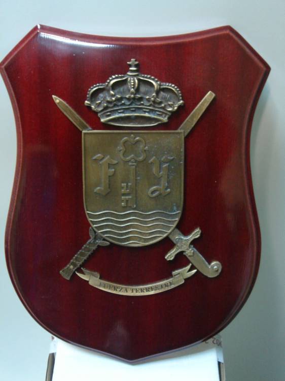 Metopa en madera y anagrama o escudo fundición. Fuerza Terrestre Sevilla