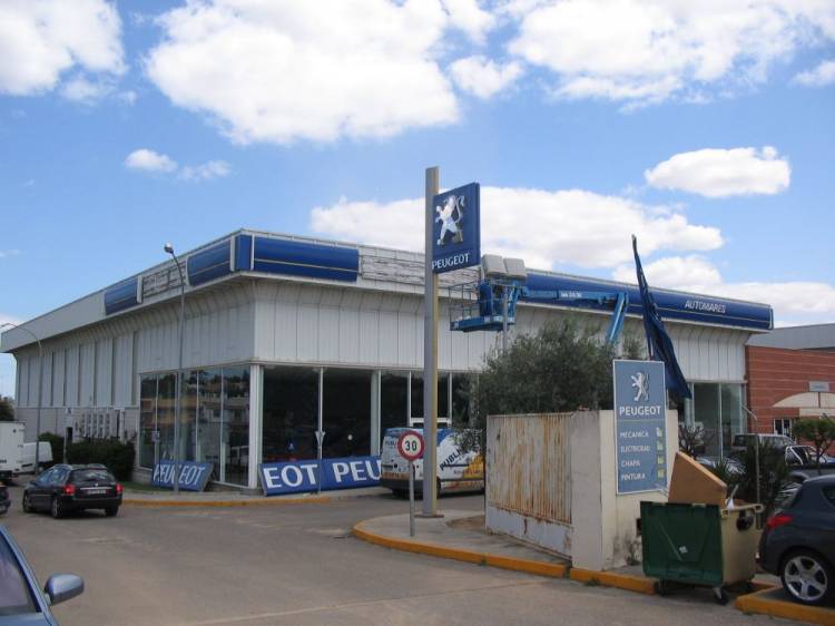 Peugeot Automares Sevilla. Mantenimiento y reparación de rótulos y luminosos. 