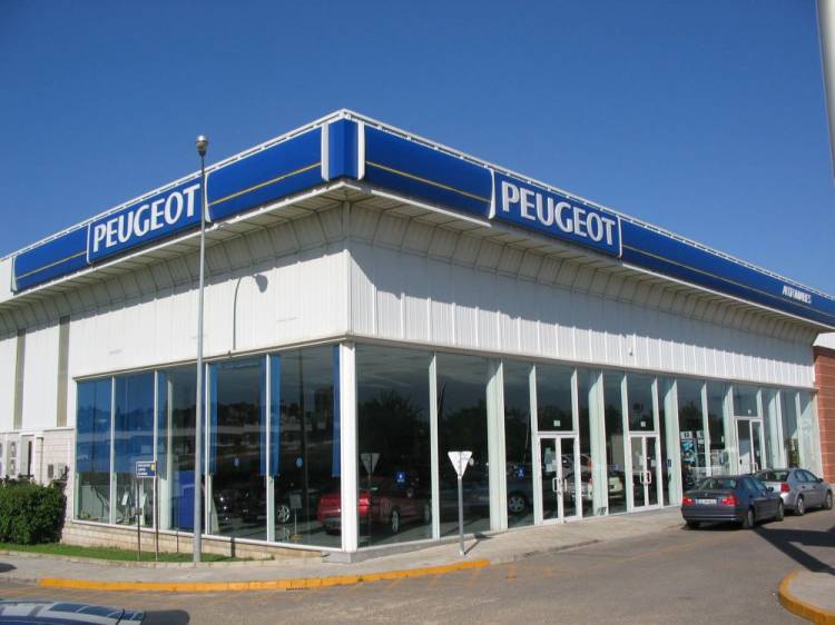 Peugeot Automares Sevilla. Mantenimiento y reparación de rótulos y luminosos. 