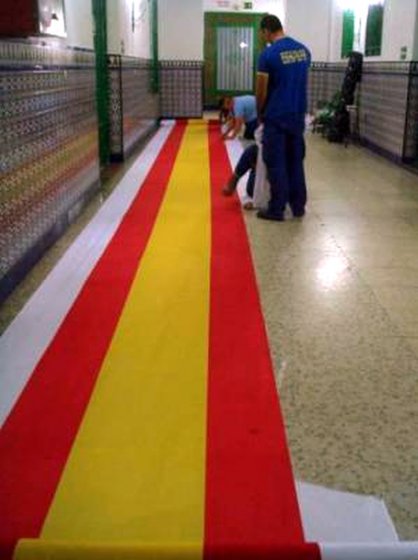 Preparación de bandera de España en rollos DIFAS 07 Sevilla