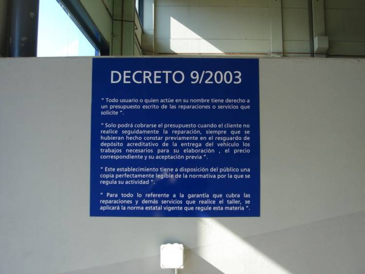 Rótulo cartel con rotulación Placa en aluminio Peugeot Sevilla