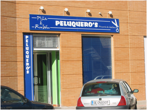 Rótulo cartel Frente de peluquería de caballeros. Dos Hermanas Sevilla