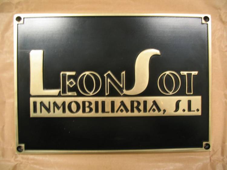 Rótulo cartel Latón 10 mm. alto relieve Leonsot Inmobiliaria Sevilla