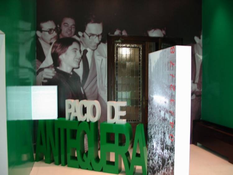 Rótulo corpóreo y cajas corpóreas. Pacto de Antequera Sevilla