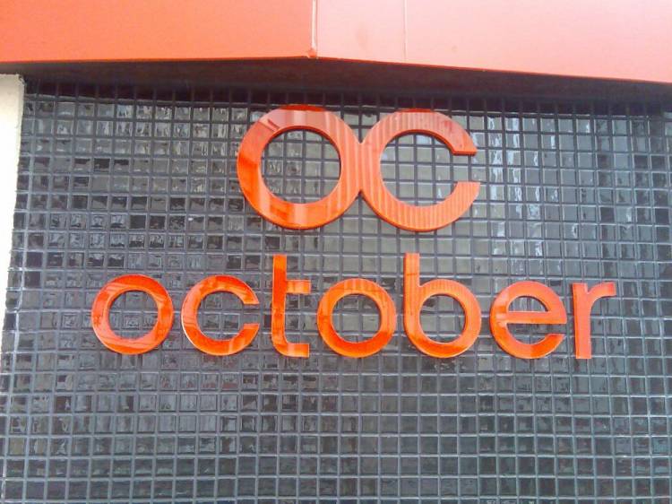 Rótulo corpóreoTiendas October Córdoba