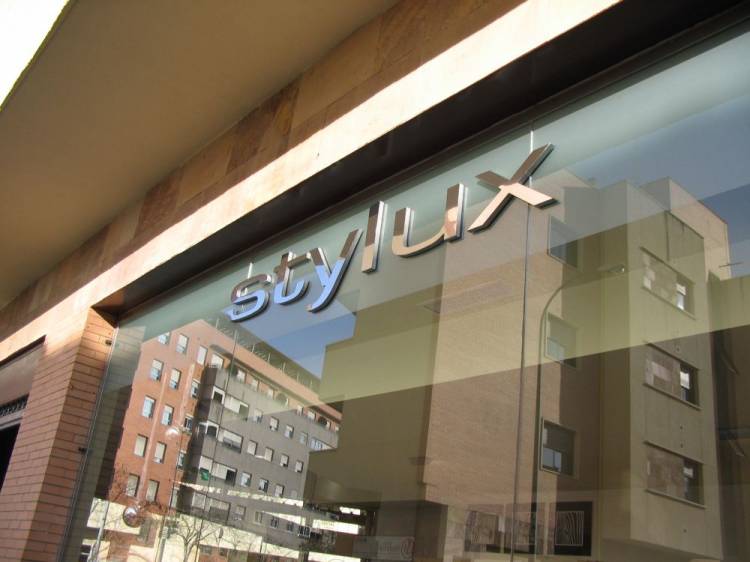 Rótulo letras corpóreas en acero inoxidable + PVC . Stylux Sevilla