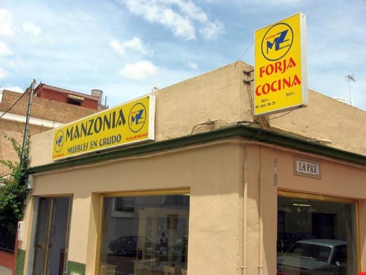 Rótulo luminoso, Banderola de Cocinas Manzonia Dos Hermanas Sevilla