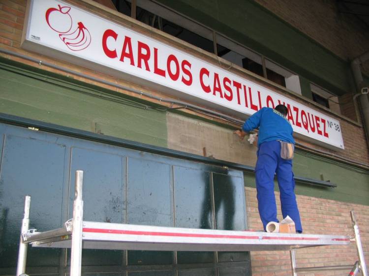 Rótulo luminoso. Cajón en MercaSevilla