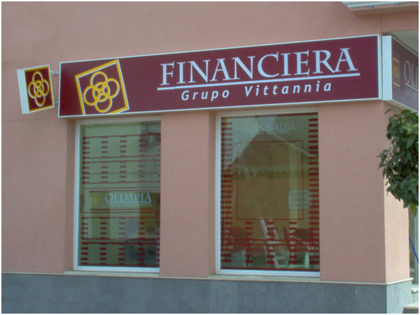 Rótulo luminoso. Fachada de Financiera Grupo Vittannia Dos Hermanas Sevilla