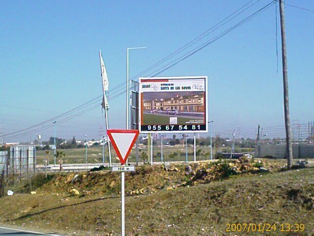 Valla publicitaria o cartelera, así como cartel de obra  panelable y rotulada con vinilo. Vallas 4x3 Sevilla