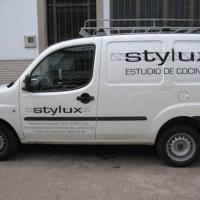 Rotulación Furgoneta en vinilo de corte Stylux cocinas Sevilla