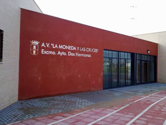 Asociación La Moneda Dos Hermanas Sevilla, rótulo acero inox recortado