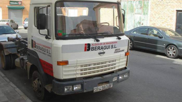 Beragui SL Alquiler de Maquinaria. Rotulación en vinilo Dos Hermanas Sevilla
