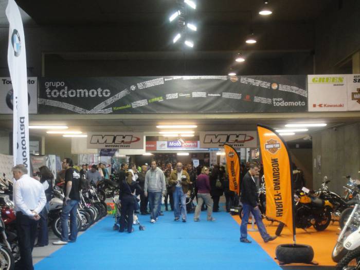 Cartel lona publicitaria de Gran formato. Grupo Todomoto BMW , Kawasaki Green y Harley dadvison 2ª Feria de la Moto Sevilla