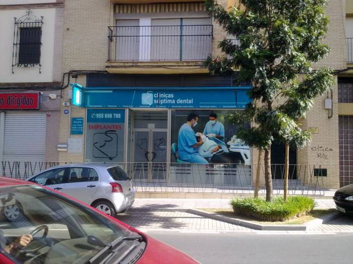 Clínica Séptima Dental Alcalá de Guadaira Sevilla.  Rotulación de vinilos en impresión digital y al ácido