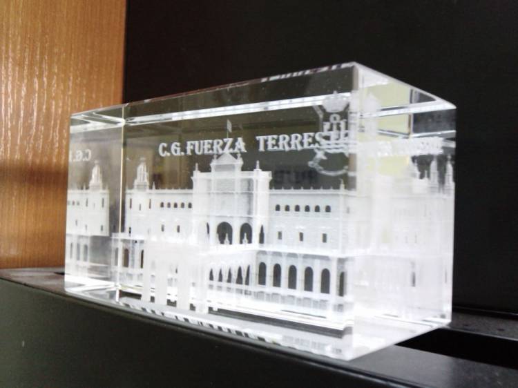 Cuartel General de la Fuerza Terrestre Cubo trofeo cristal al láser