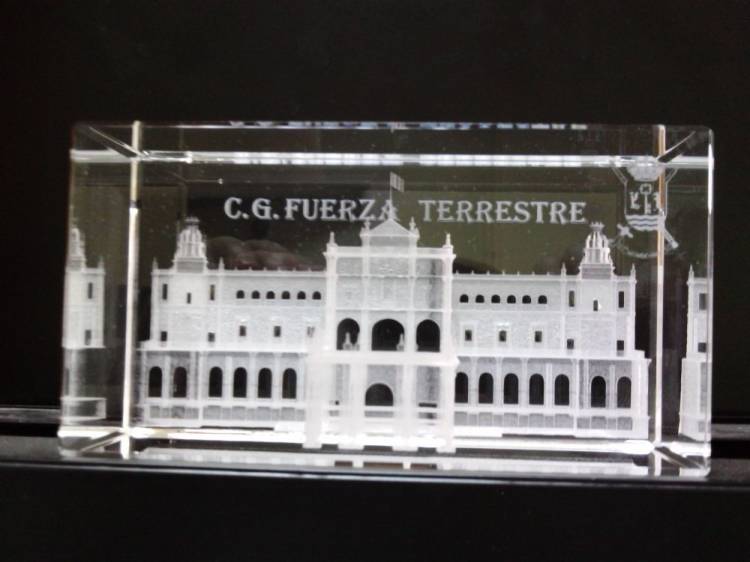Cuartel General de la Fuerza Terrestre Cubo trofeo cristal al láser