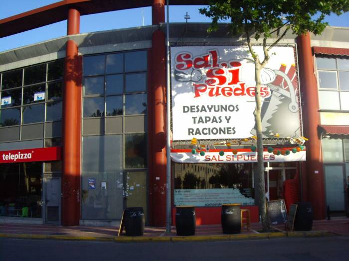 Lona publicitaria. Sal si puedes, Cervecería en Dos Hermanas Sevilla