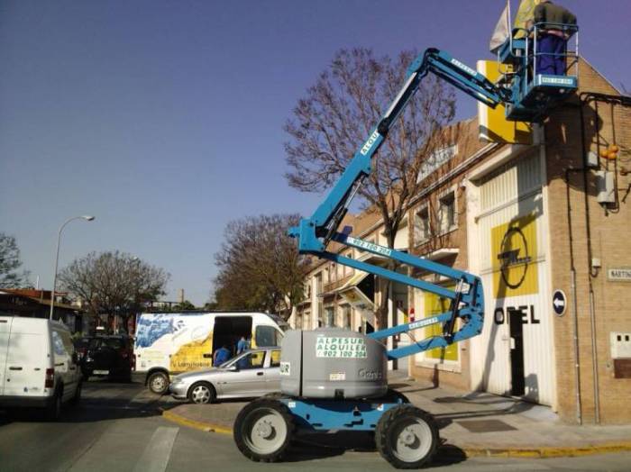 Mantenimiento de rótulos cartel Opel Motordos Dos Hermanas Sevilla