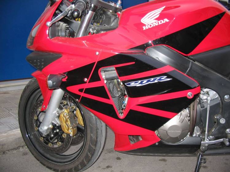 Personalización de motocicleta. Rotulación integral con vinilos de fundición. Sevilla