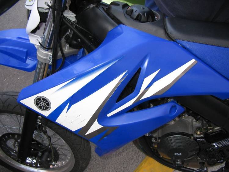 Personalización de motocicleta. Rotulación integral con vinilos de fundición. Sevilla