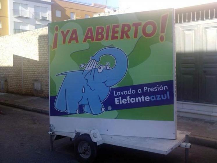 Remolque publicitario valla móvil Elefante Azul Dos Hermanas Sevilla