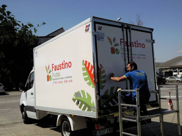 Rotulación frutas Faustino Merca Sevilla