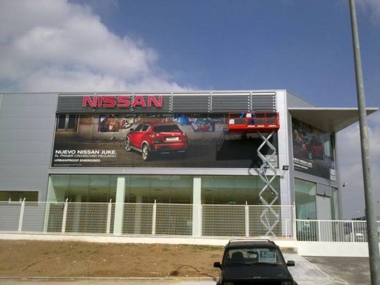 Rotulación de vinilos en impresión digital laminado. Nissan Vanauto Ctra. Sueminencia Sevilla