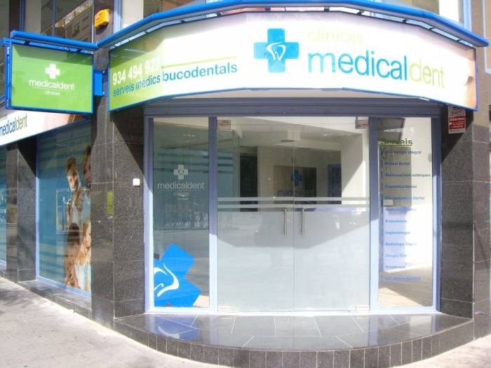 Rótulo cartel luminoso Luminaria. Medicaldent San Ramón Nonat Barcelona