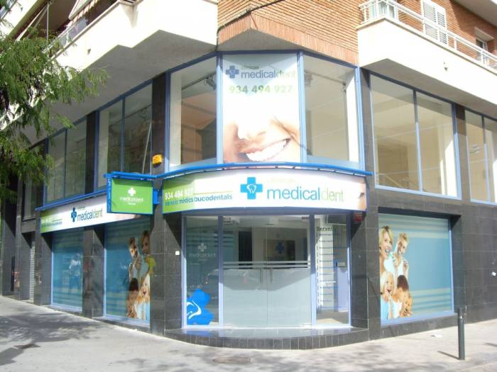 Rótulo cartel luminoso Luminaria. Medicaldent San Ramón Nonat Barcelona
