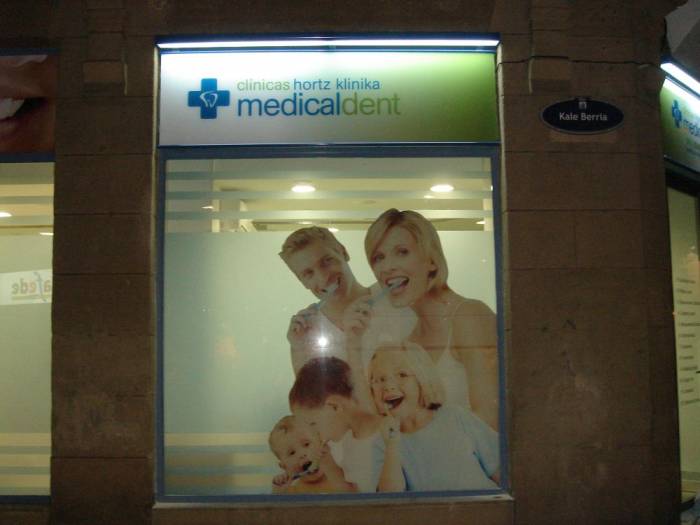 Rótulo cartel luminoso Luminaria. Medicaldent San Sebastián