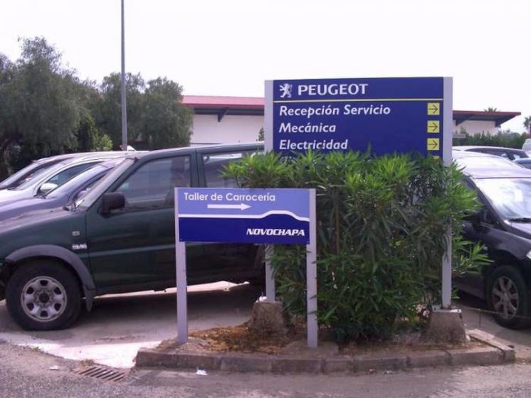 Rótulo cartel Novochapa  y Peugeot Automares Sevilla