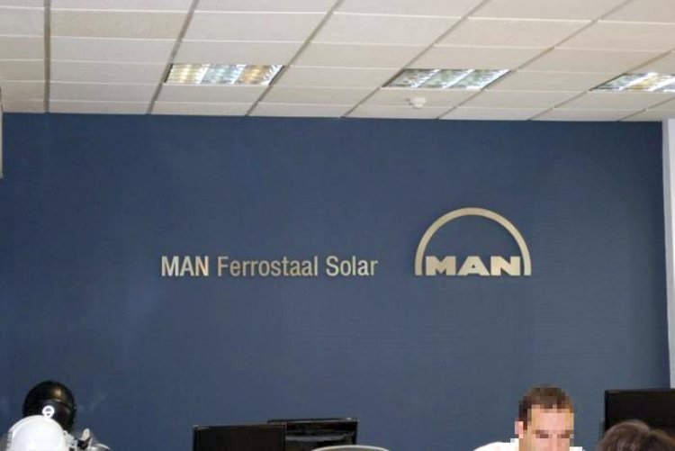 Rótulo corpóreo Man Ferrostaal Solar, PVC 19 mm + Frente de Acero Inox. Sevilla