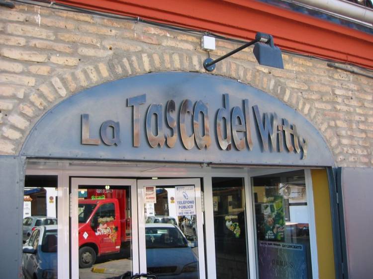 Rótulo letras corpóreas La Tasca del Witty Dos Hermanas Sevilla
