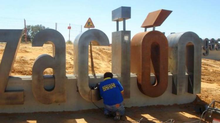 Rótulo en letras corpóreas. Urbanización Valdepegas Lepe Huelva Acero cortén