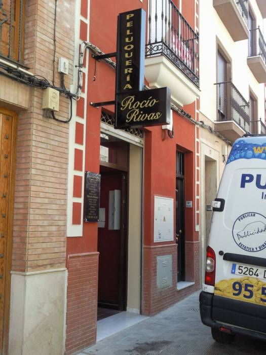 Rótulo luminoso Banderola en L, Peluquería Rocío Rivas Dos Hermanas Sevilla