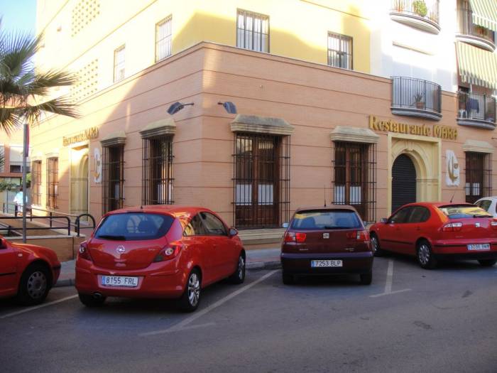 Rótulo luminoso con letras corpóreas de latón con led. Restaurante Mara Dos Hermanas Sevilla.