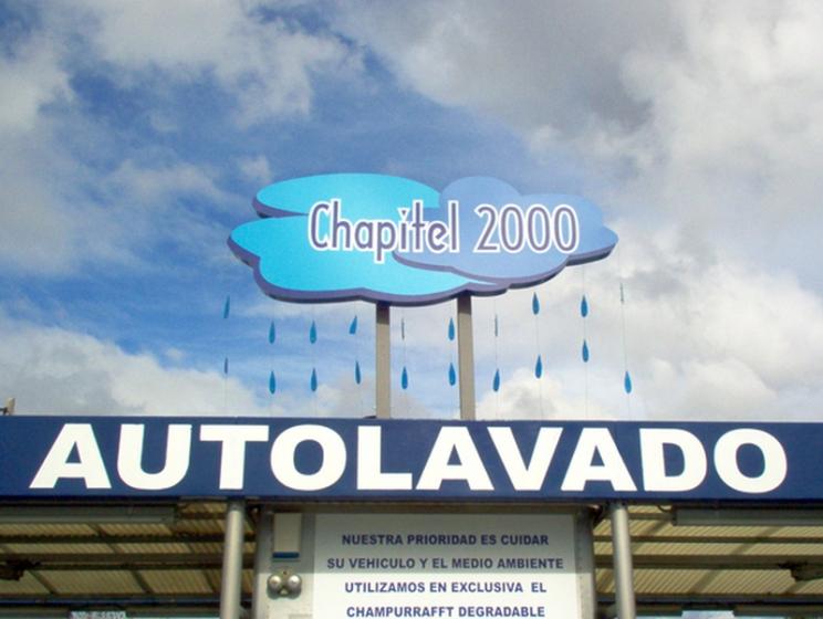 Rótulo luminoso corpóreo. Autolavado Chapitel 2000 Dos Hermanas Sevilla