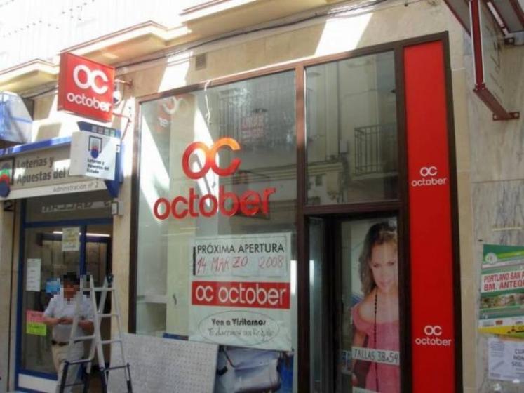 Rótulo luminoso corpóreo. Banderolas con texto corpóreo October Antequera Málaga