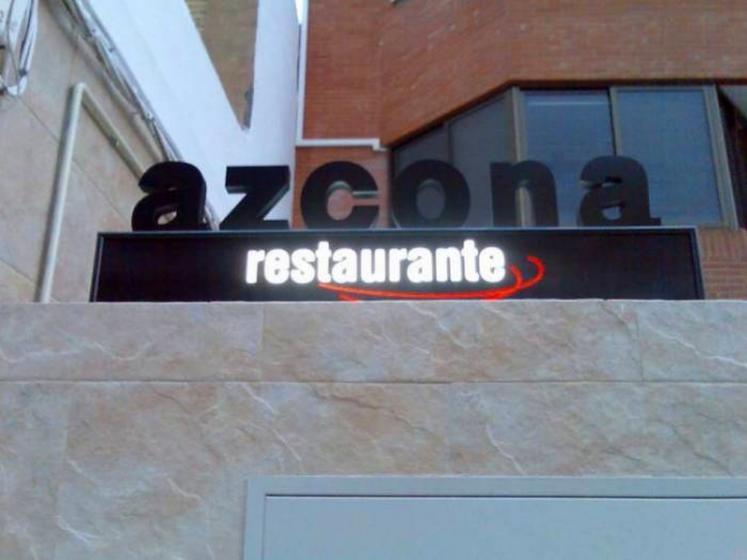 Rótulo luminoso corpóreo. Restaurante Azcona Caja + texto corpóreos Bellavista Sevilla