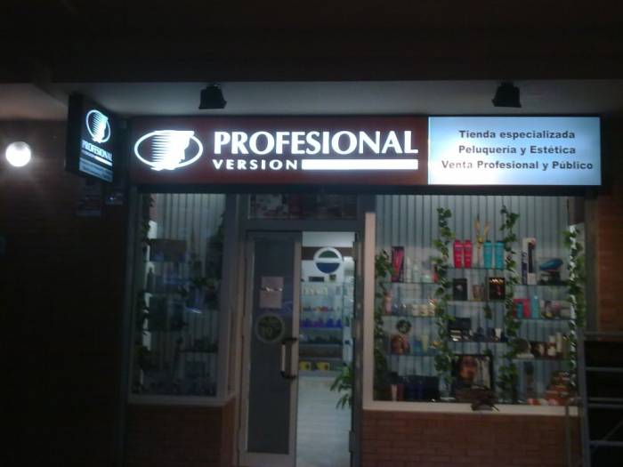 Rótulo luminoso. Profesional, Estética y Peluquería. Sevilla Este