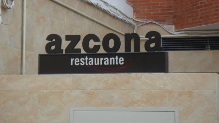 Rótulo Restaurante Azcona Bellavista Sevilla Caja luminosa fresada + texto corpóreo en PVC 40 mm 